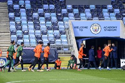 GALLERY - Roma, seduta di allenamento a Manchester prima del ritorno in Italia GALLERY - Roma, seduta di allenamento a Manchester prima del ritorno in Italia