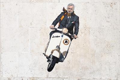 FOTO - Roma, è già Mourinho-mania: ecco il murale a Testaccio FOTO - Roma, è già Mourinho-mania: ecco il murale a Testaccio