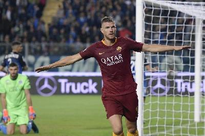 Edin Dzeko esulta dopo il gol di Empoli