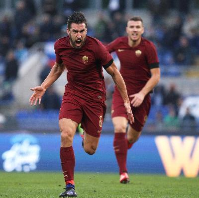 Kevin Strootman esulta dopo il gol nel derby il 4 dicembre 2016