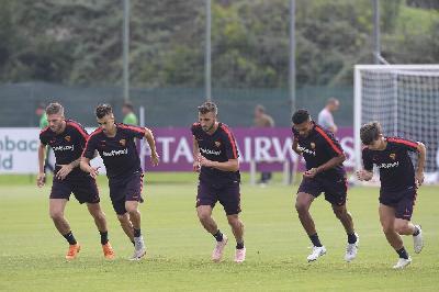 FOTO - La Roma lavora a Trigoria: la gallery dell'allenamento FOTO - La Roma lavora a Trigoria: la gallery dell'allenamento