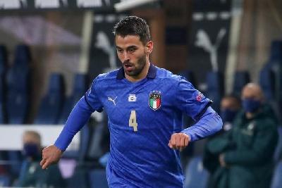 Leonardo Spinazzola con la maglia dell'Italia