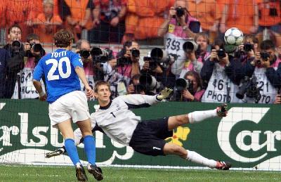 Quel folle e vincente rigore di Totti in Olanda