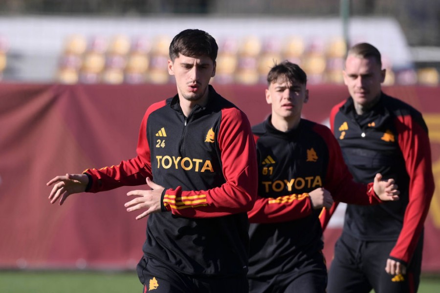 Marash Kumbulla in campo a Trigoria