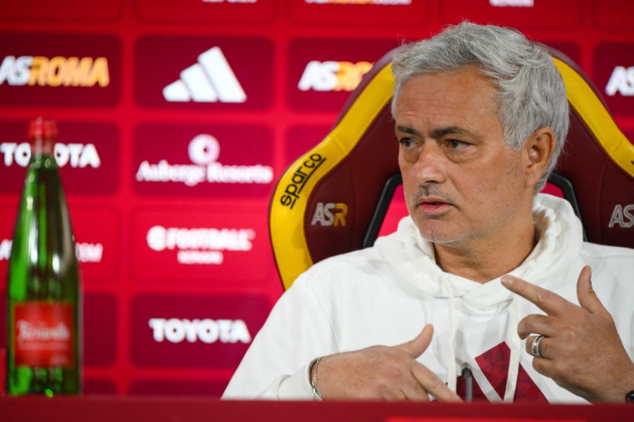 José Mourinho in conferenza stampa a Trigoria