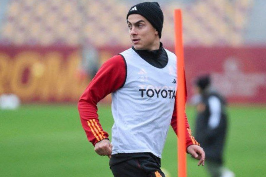 Dybala durante un allenamento della Roma