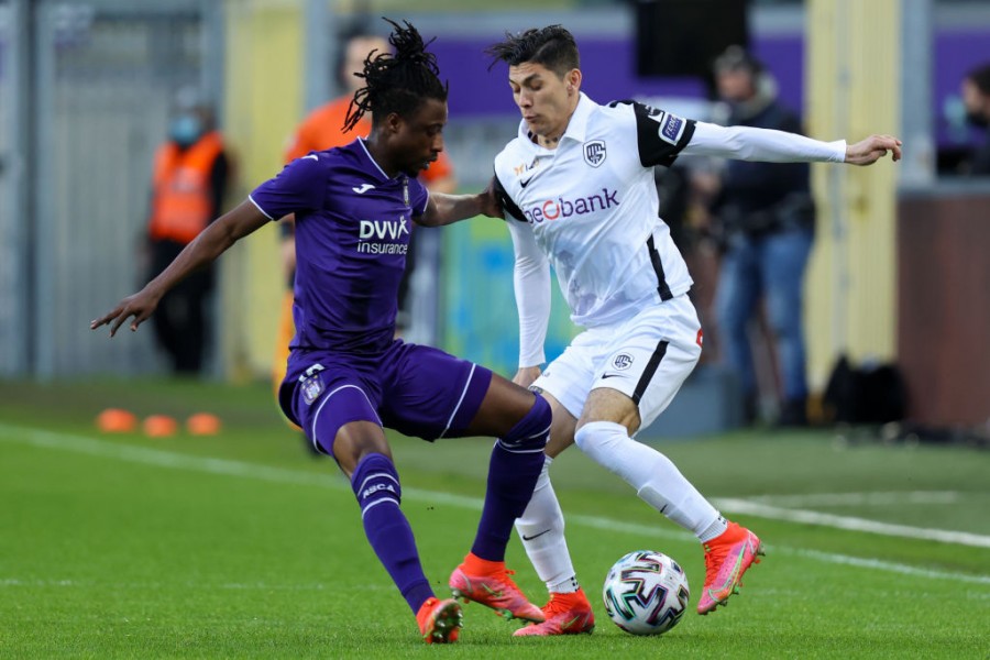 Un'azione del match tra Anderlecht e Genk