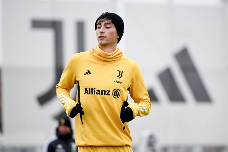 Huijsen durante un allenamento della Juventus