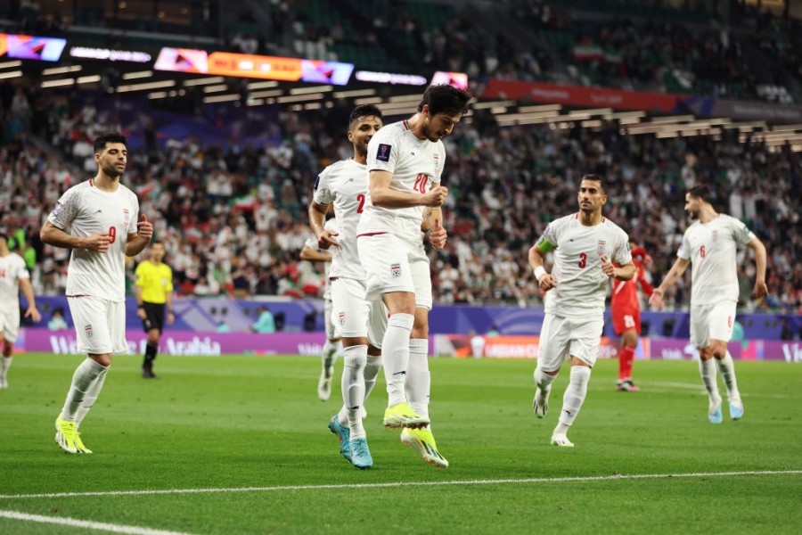 Sardar Azmoun esulta dopo un gol con l'Iran