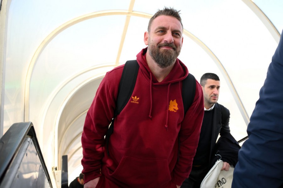 De Rossi durante la partenza per Riad