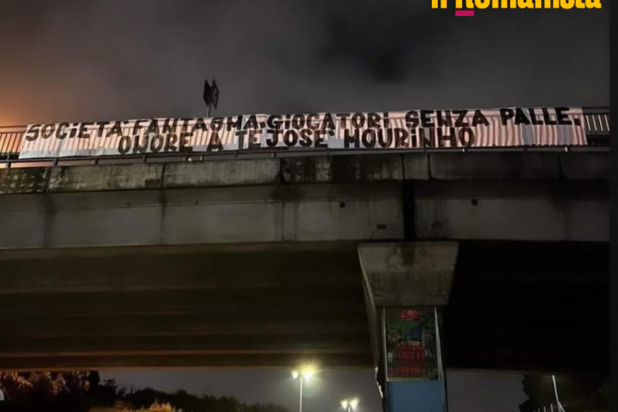 Lo striscione esposto dai tifosi