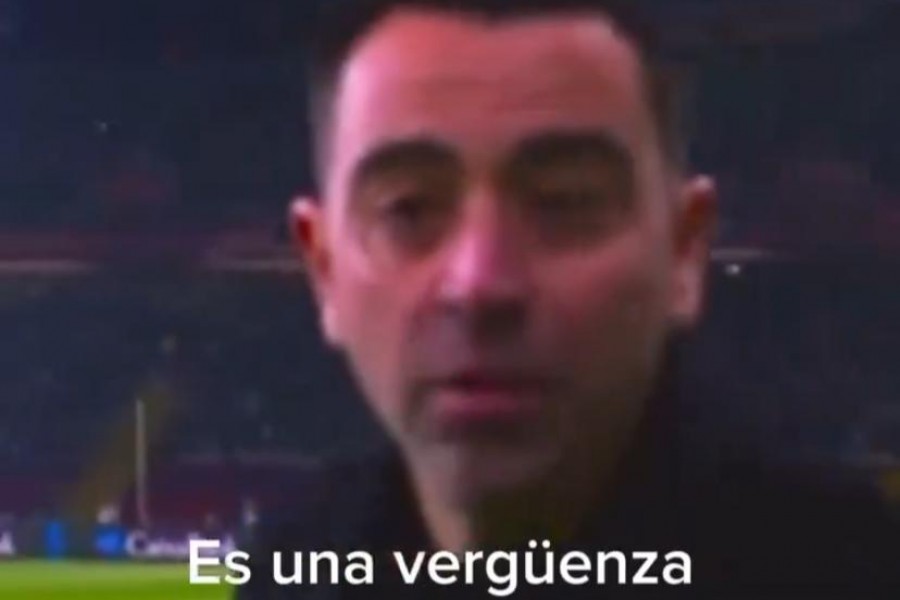 La protesta di Xavi di fronte alle telecamere