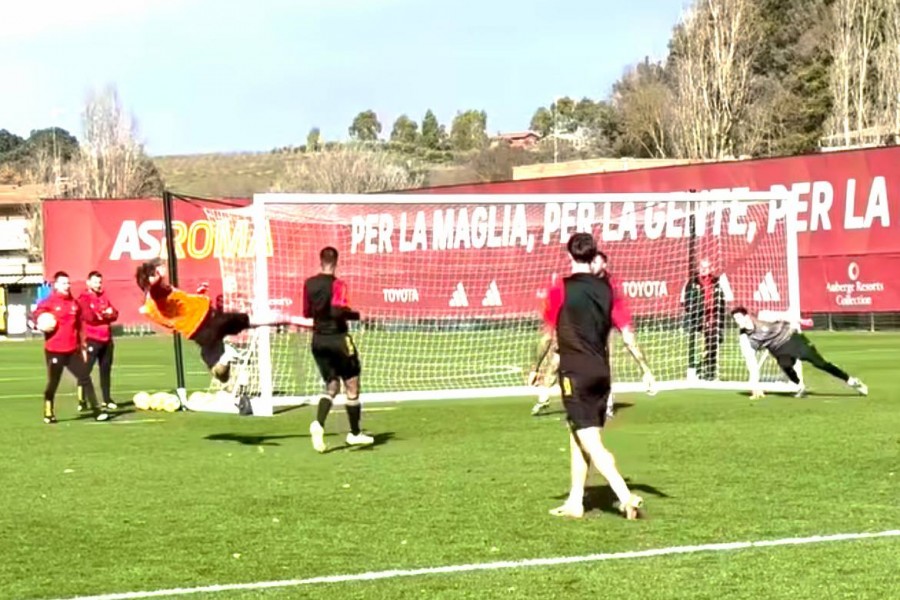 Il gol di Bove in allenamento