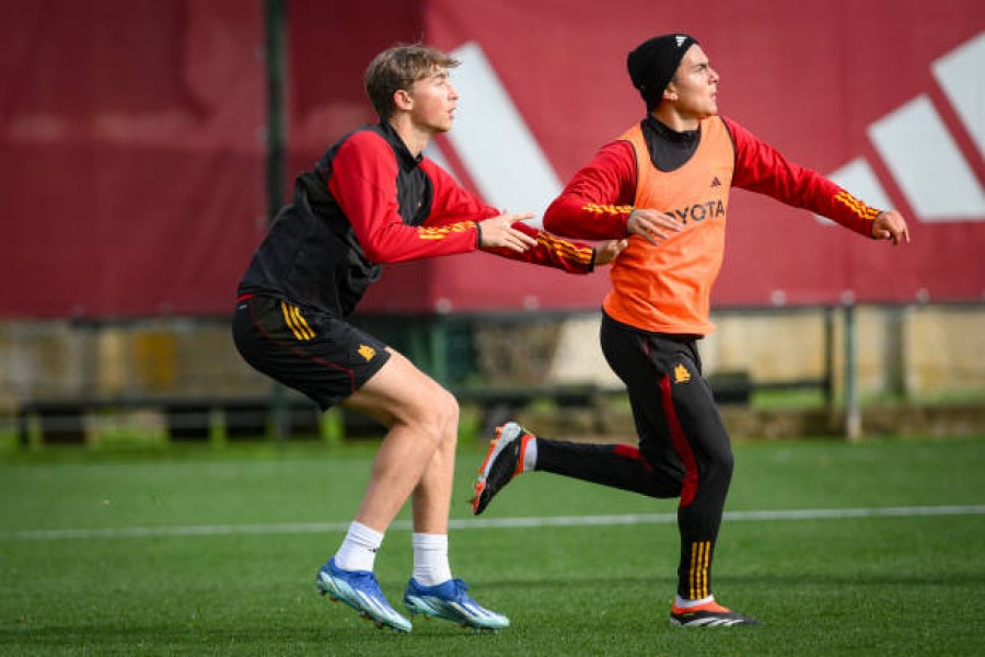 Dean Huijsen e Paulo Dybala in allenamento