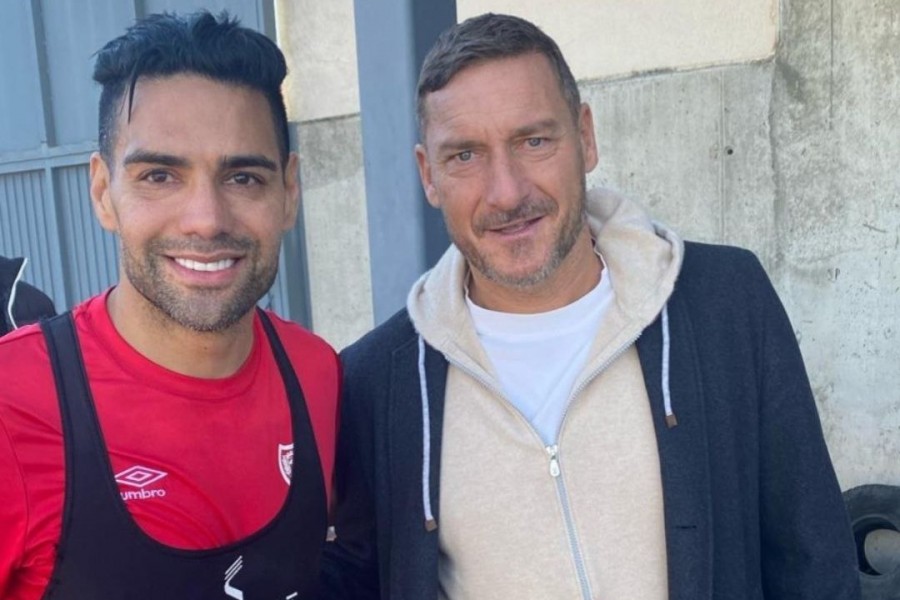 Radamel Falcao e Totti posano insieme