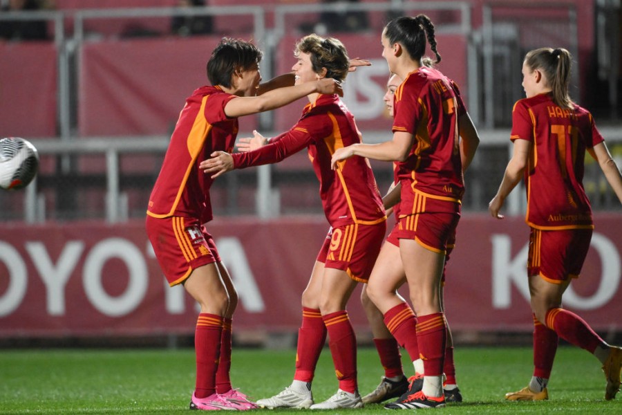 Spugna durante una partita della Roma Femminile