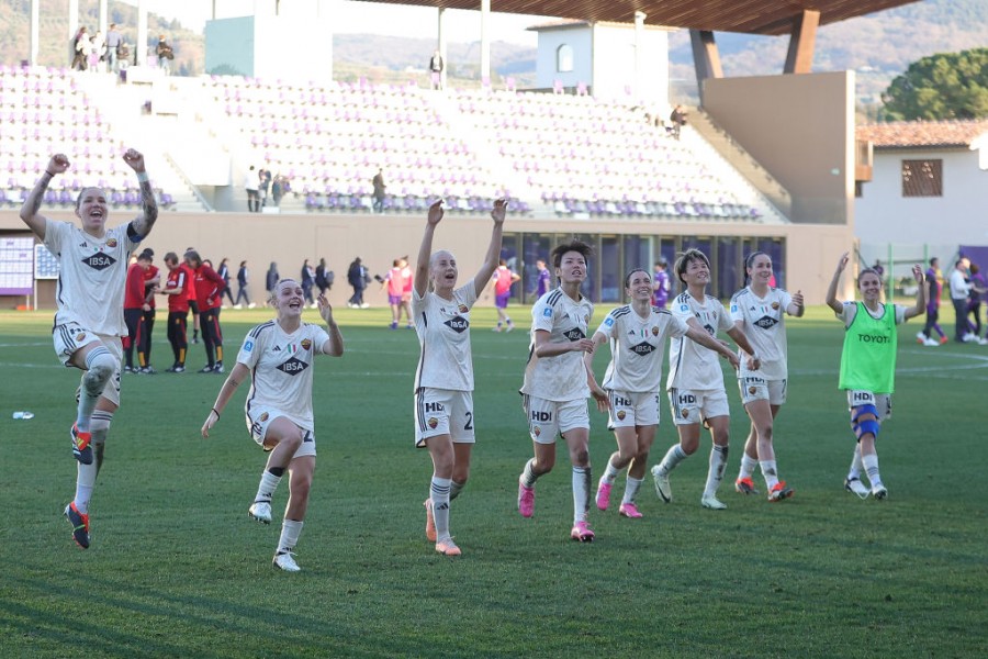 L'esultanza della Roma Femminile al termine dei 90'