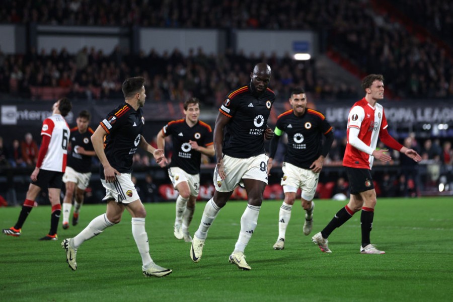 La squadra esulta dopo il gol al Feyenoord