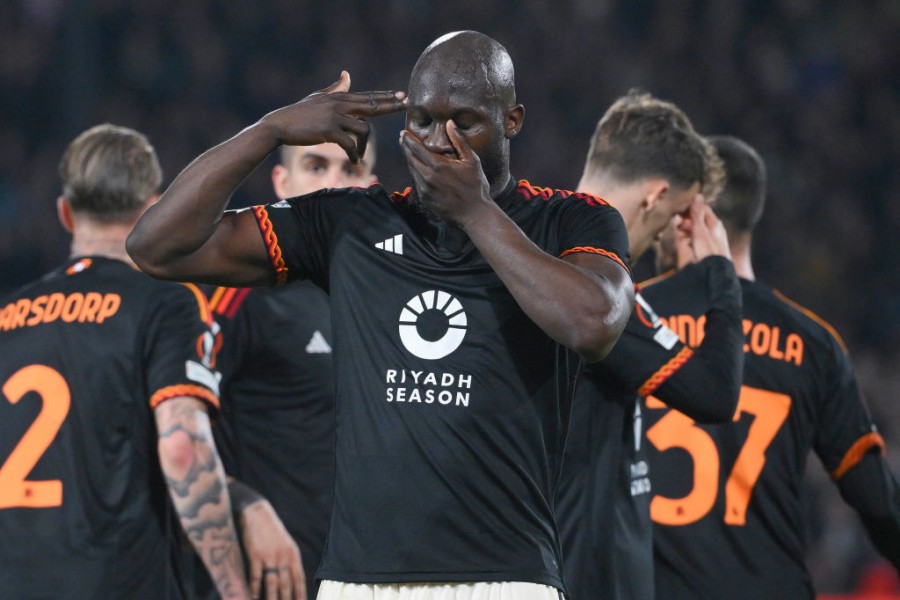 Romelu Lukaku esulta dopo la rete al Feyenoord