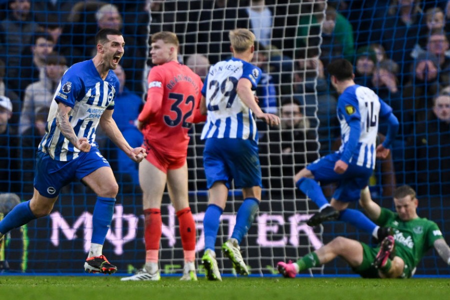 Lewis Dunk a segno contro l'Everton