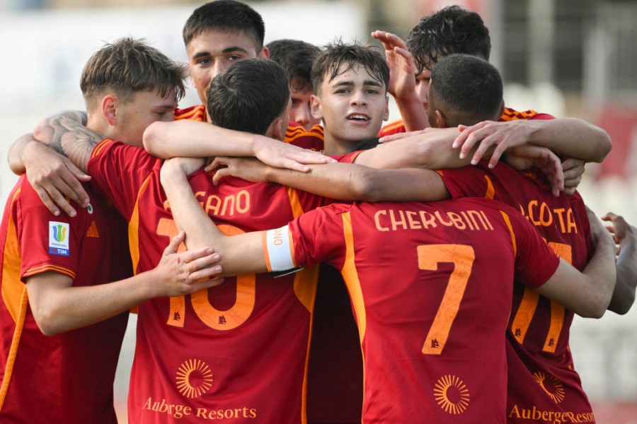 La Roma Primavera esulta dopo un gol 