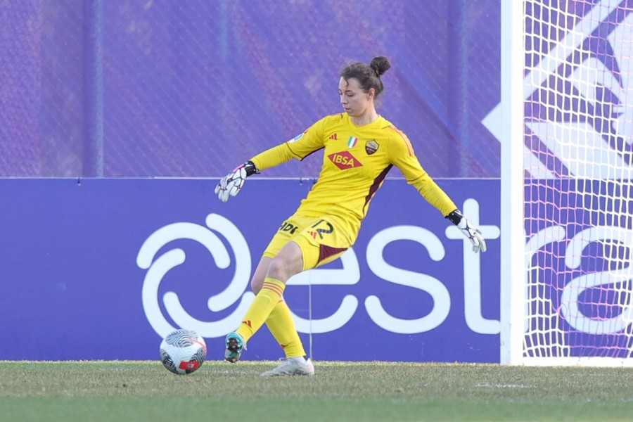 Ceasar in campo con la maglia della Roma