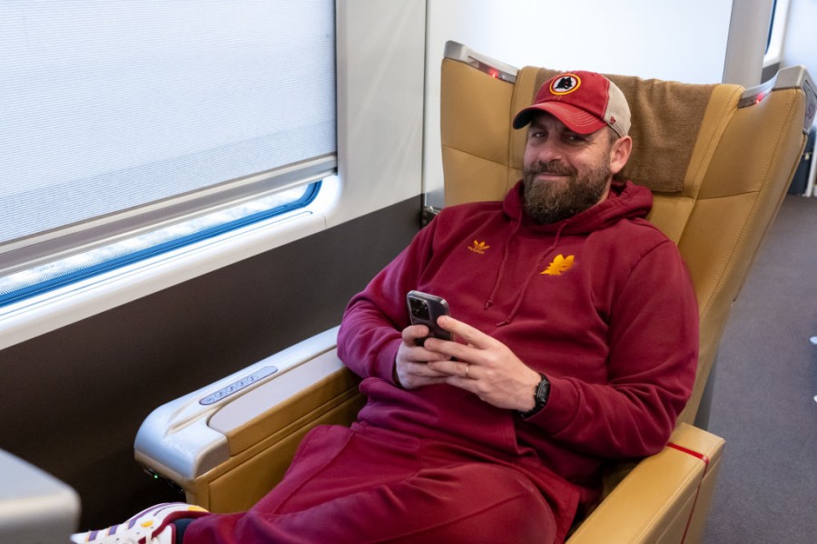 De Rossi sul treno verso Monza