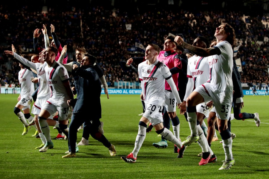 Il Bologna esulta per la vittoria sull'Atalanta