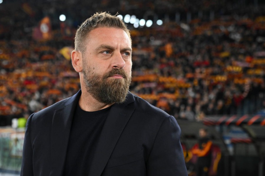 Daniele De Rossi sulla panchina delle Roma