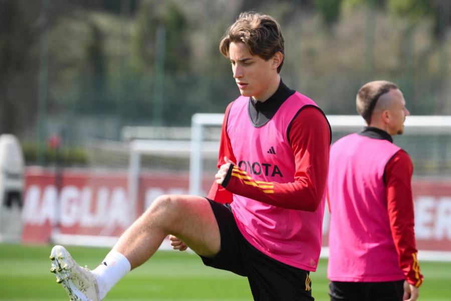 Edoardo Bove durante la rifinitura a Trigoria