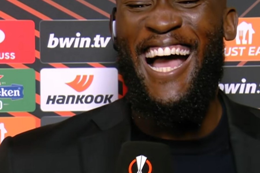 Lukaku che ride durante l'intervista