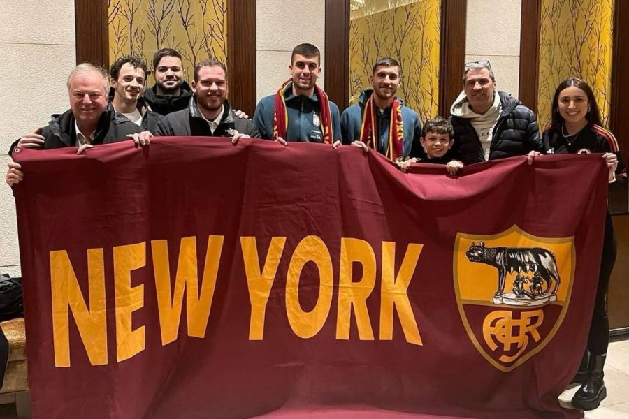 Lorenzo Pellegrini e Gianluca Mancini con il Roma Club New York