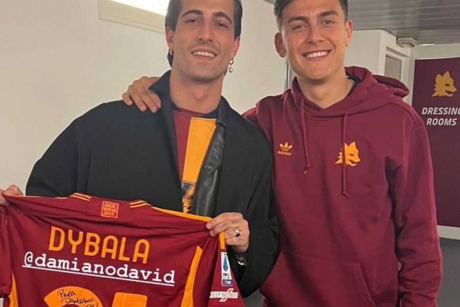 Damiano e Dybala con la maglia