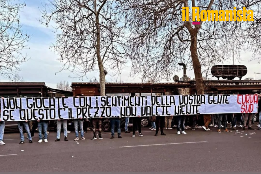 Lo striscione esposto dalla Curva Sud