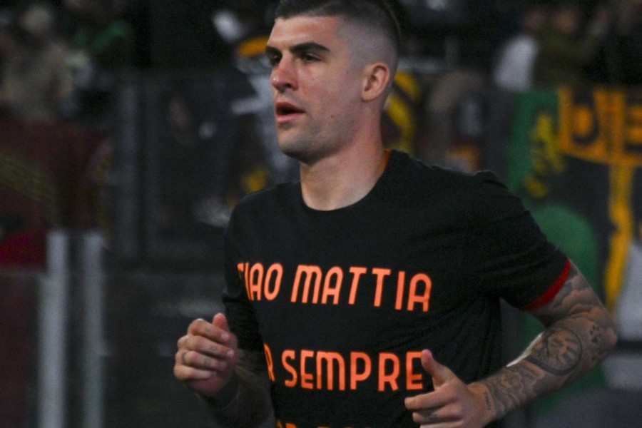 Gianluca Mancini con la maglia dedicata a Giani