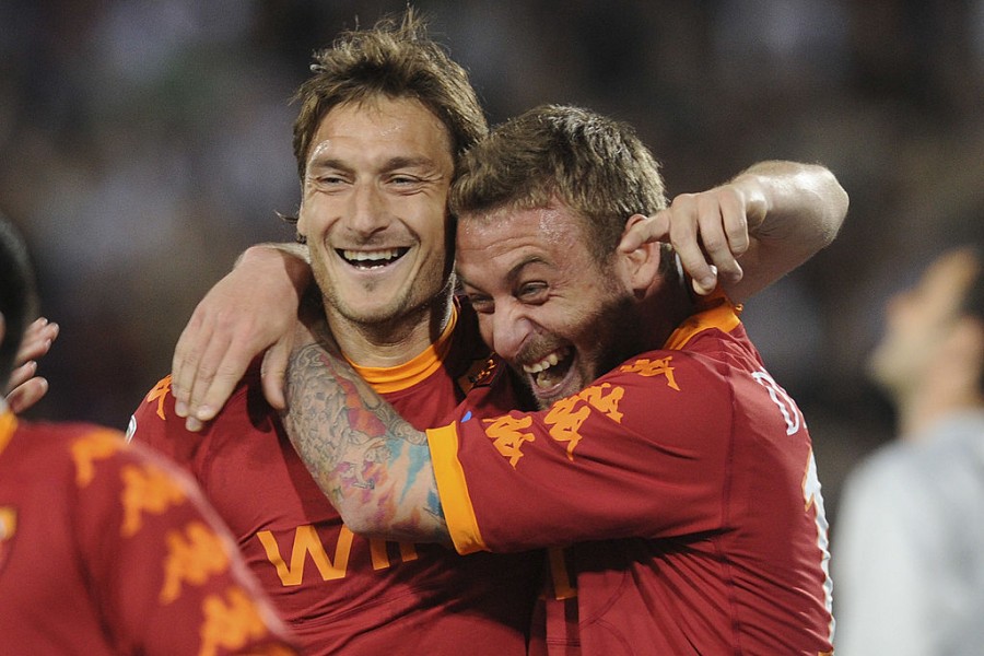 Francesco Totti e Daniele De Rossi esultano insieme