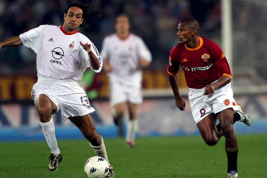 Lima durante un'azione di gioco con la maglia della Roma