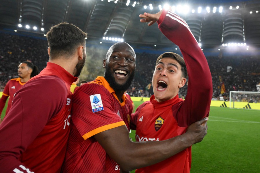 Lukaku e Dybala esultano al termine del derby