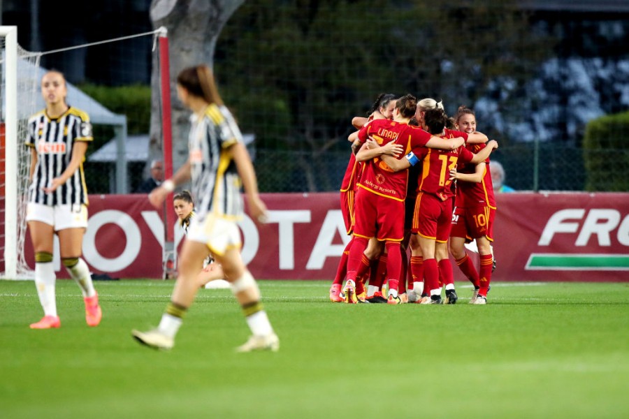 Spugna durante una partita della Roma Femminile