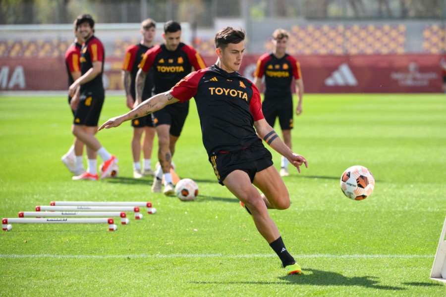 Paulo Dybala in allenamento a Trigoria