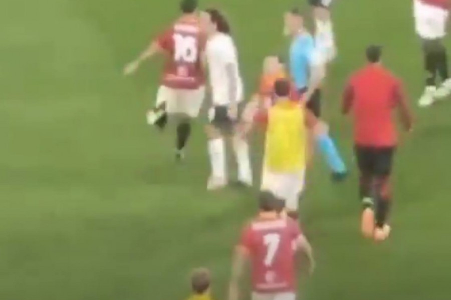 Il pugno di Guendouzi a Paredes