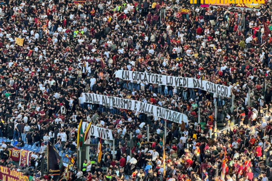 Lo striscione dedicato a Di Bartolomei