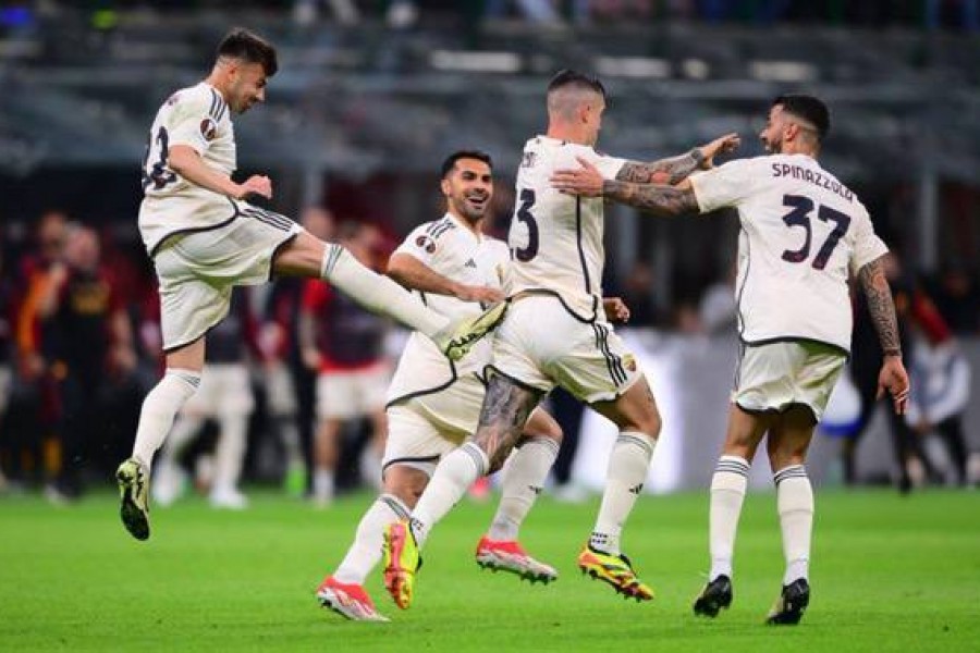 La squadra esulta dopo il gol al Milan 