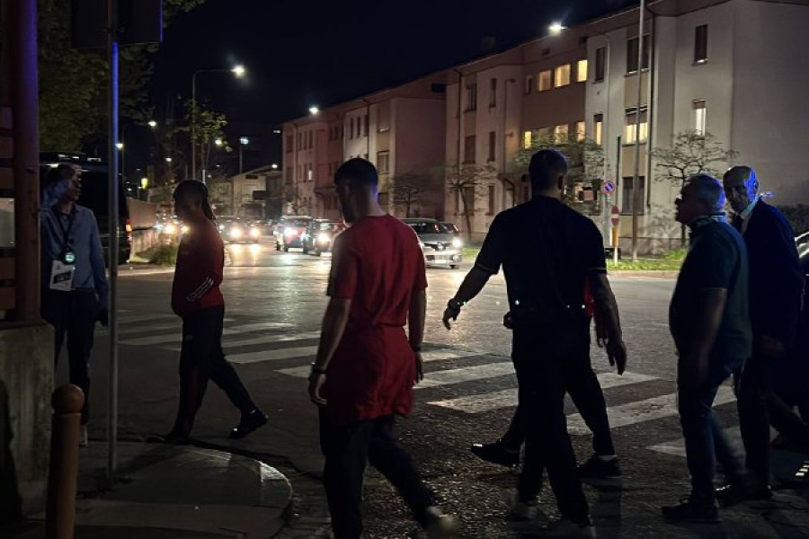 I calciatori della Roma all'ospedale di Udine