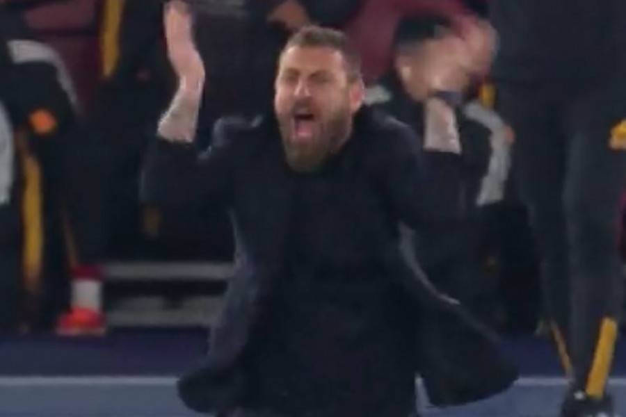 De Rossi in panchina durante Roma-Milan