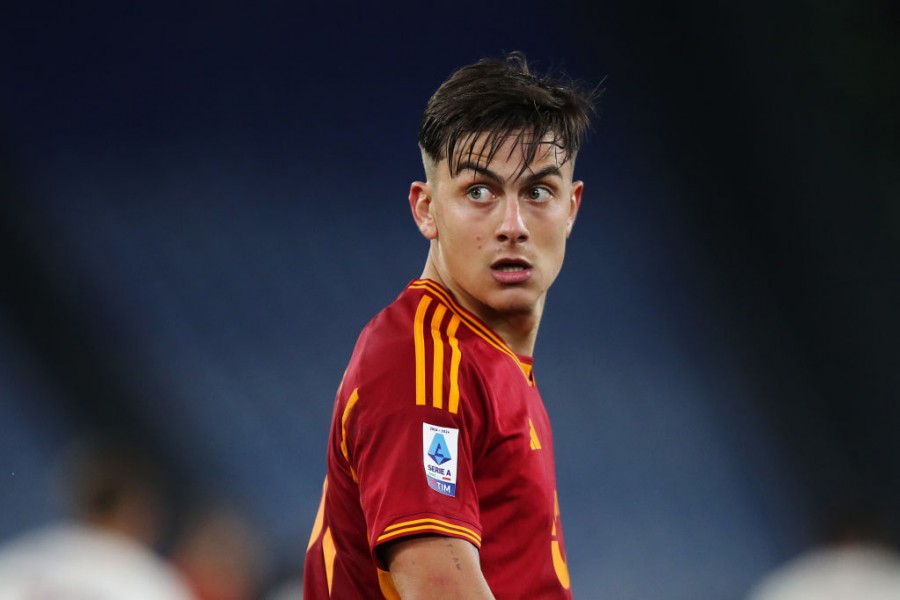 Paulo Dybala in campo con la Roma