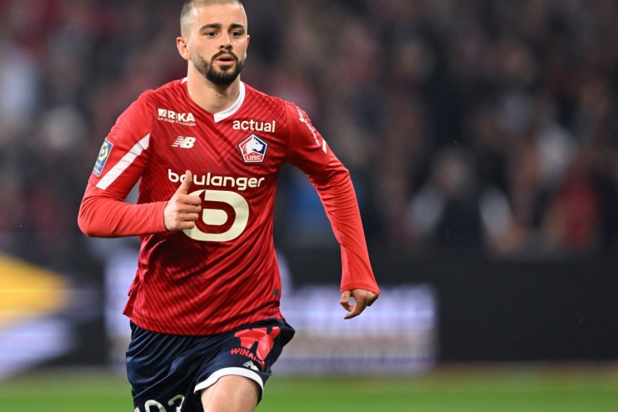 Edon Zhegrova con la maglia del Lille