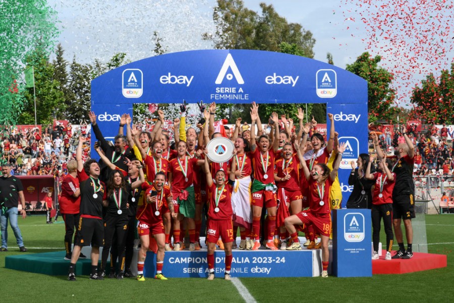 La Roma Femminile esulta e festeggia lo Scudetto vinto