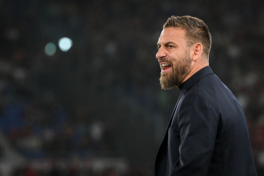 Daniele De Rossi in panchina durante Roma-Genoa