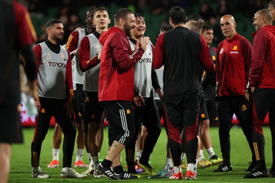 De Rossi e i suoi giocatori al termine di una gara della Roma